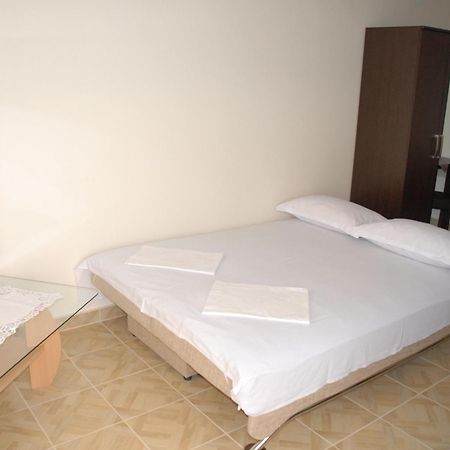 Guest House Evropa 2 Ulcinj Ngoại thất bức ảnh
