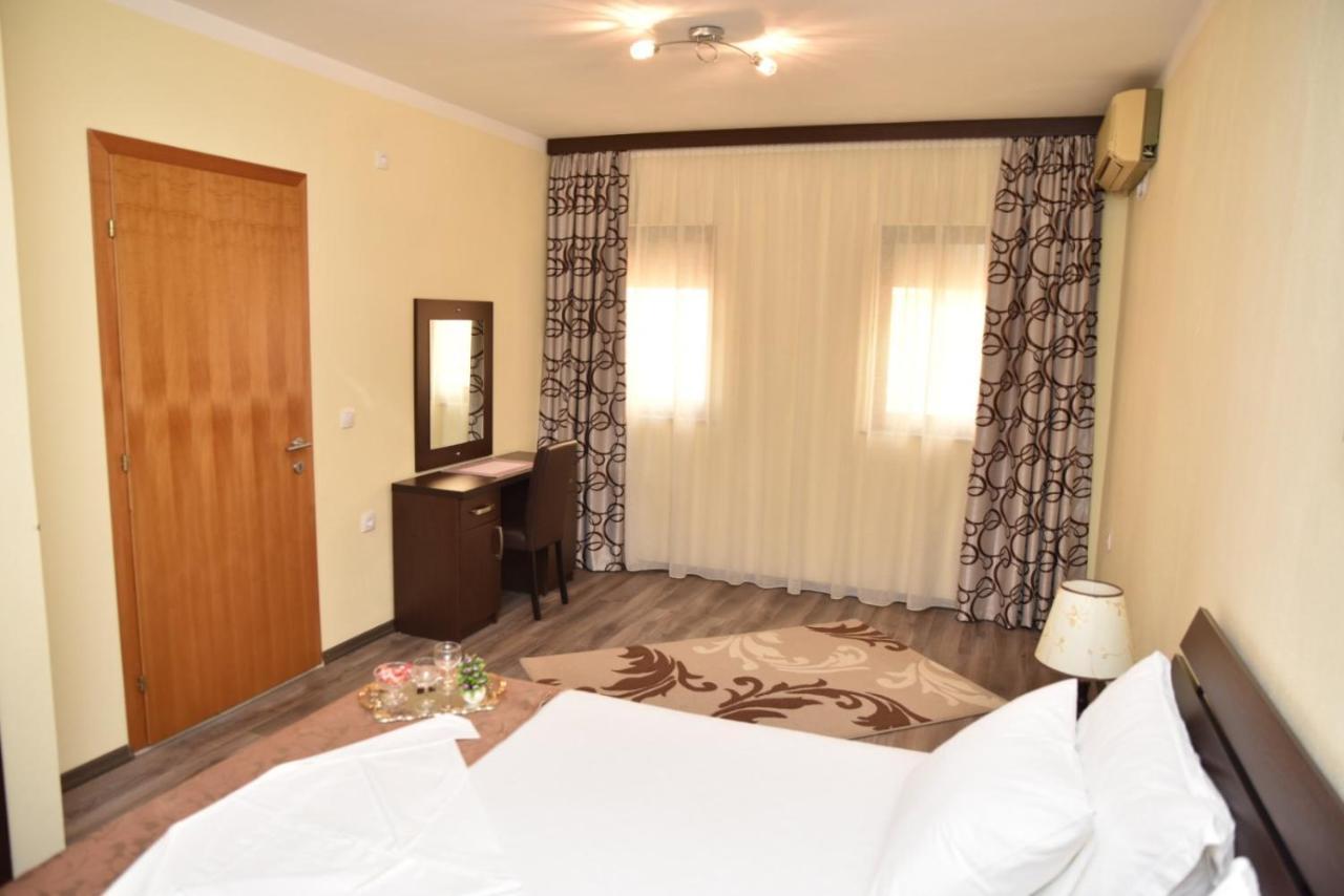 Guest House Evropa 2 Ulcinj Ngoại thất bức ảnh