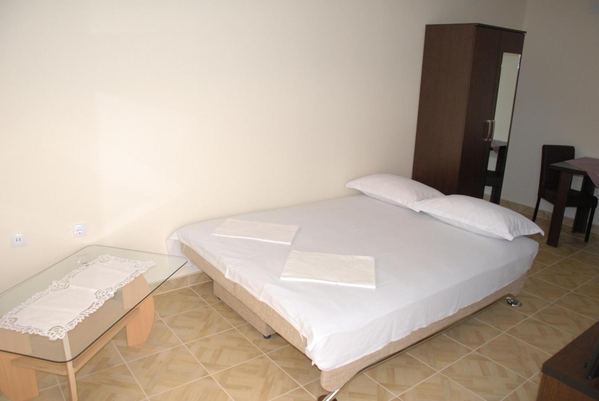 Guest House Evropa 2 Ulcinj Ngoại thất bức ảnh