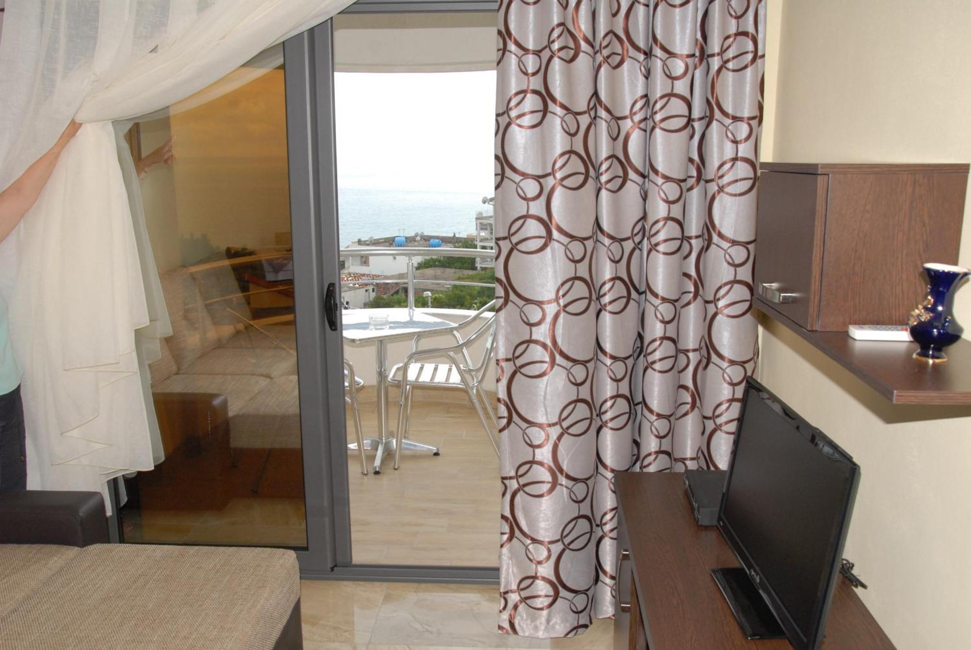 Guest House Evropa 2 Ulcinj Ngoại thất bức ảnh