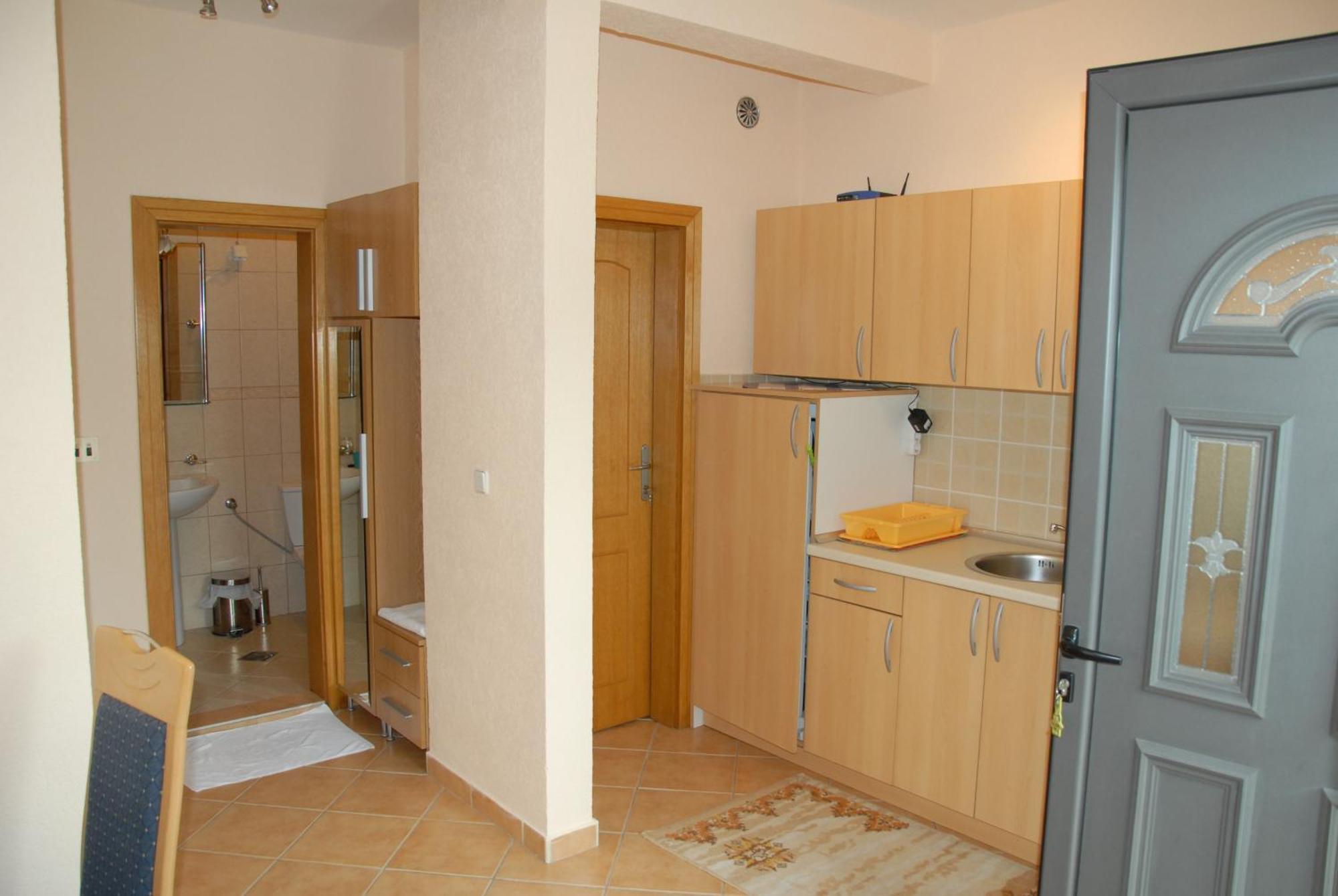 Guest House Evropa 2 Ulcinj Ngoại thất bức ảnh