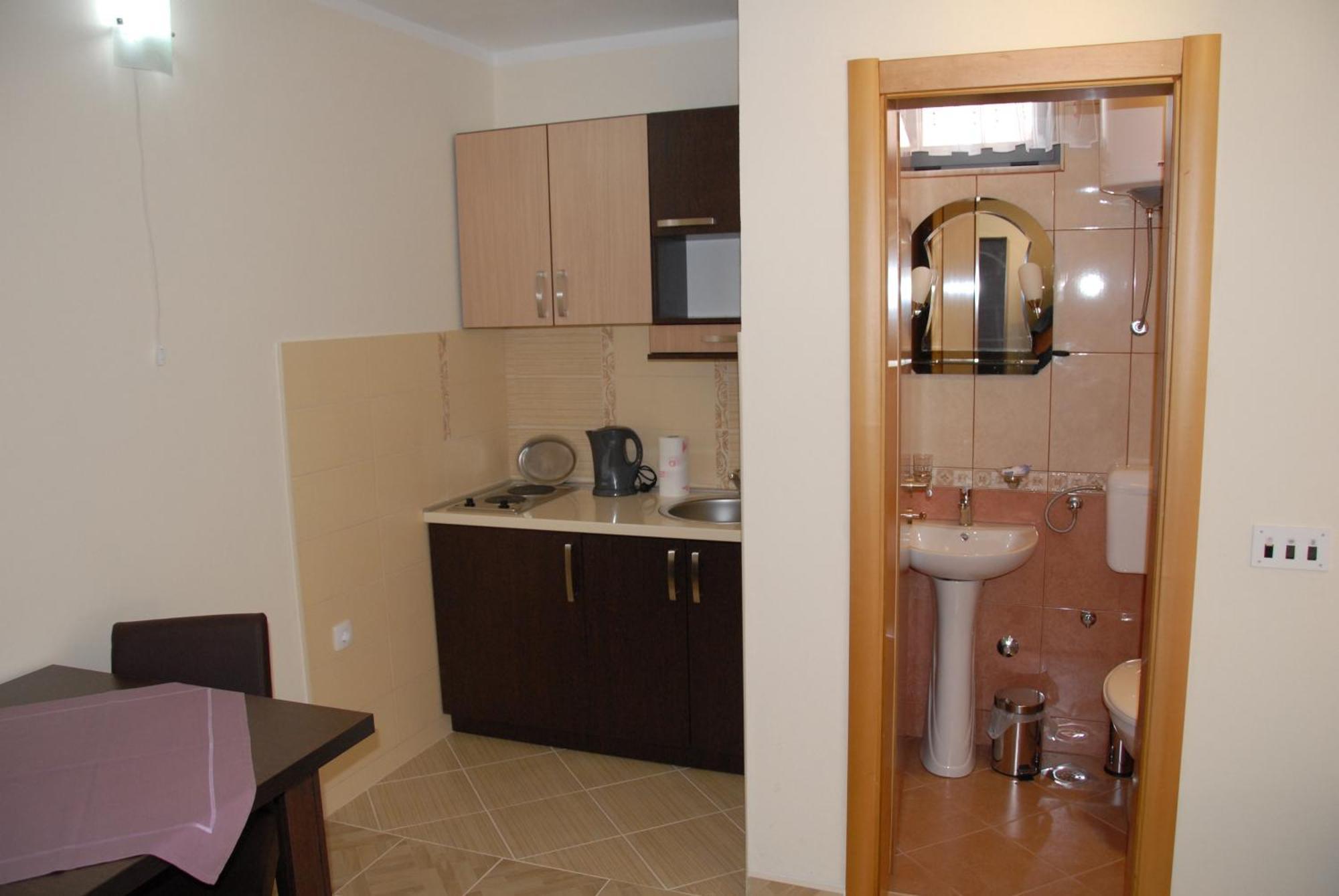 Guest House Evropa 2 Ulcinj Ngoại thất bức ảnh