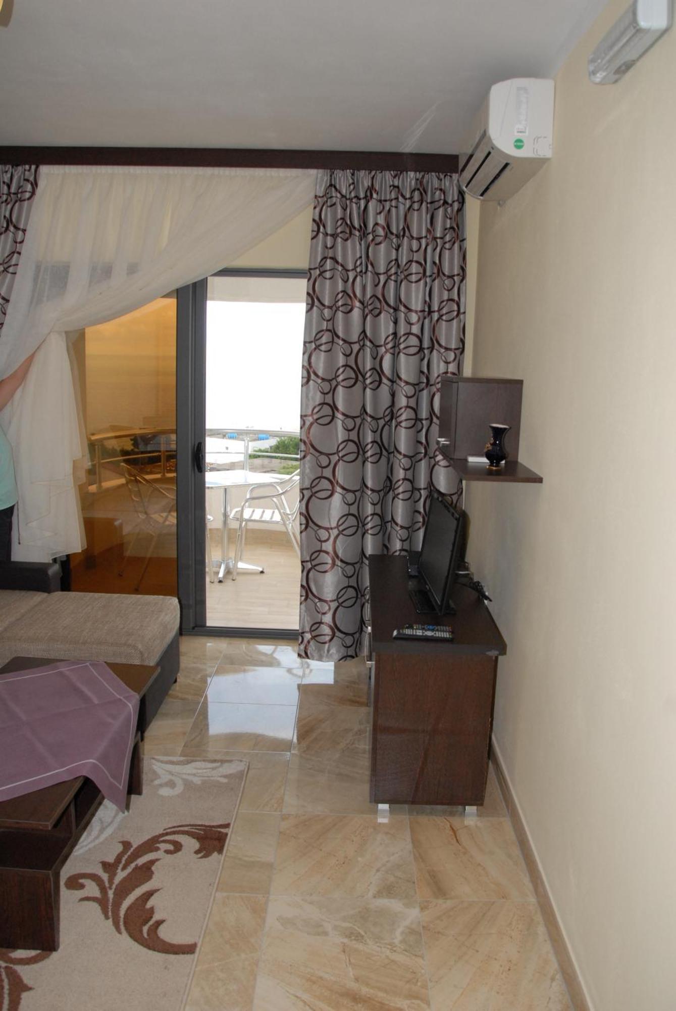 Guest House Evropa 2 Ulcinj Ngoại thất bức ảnh