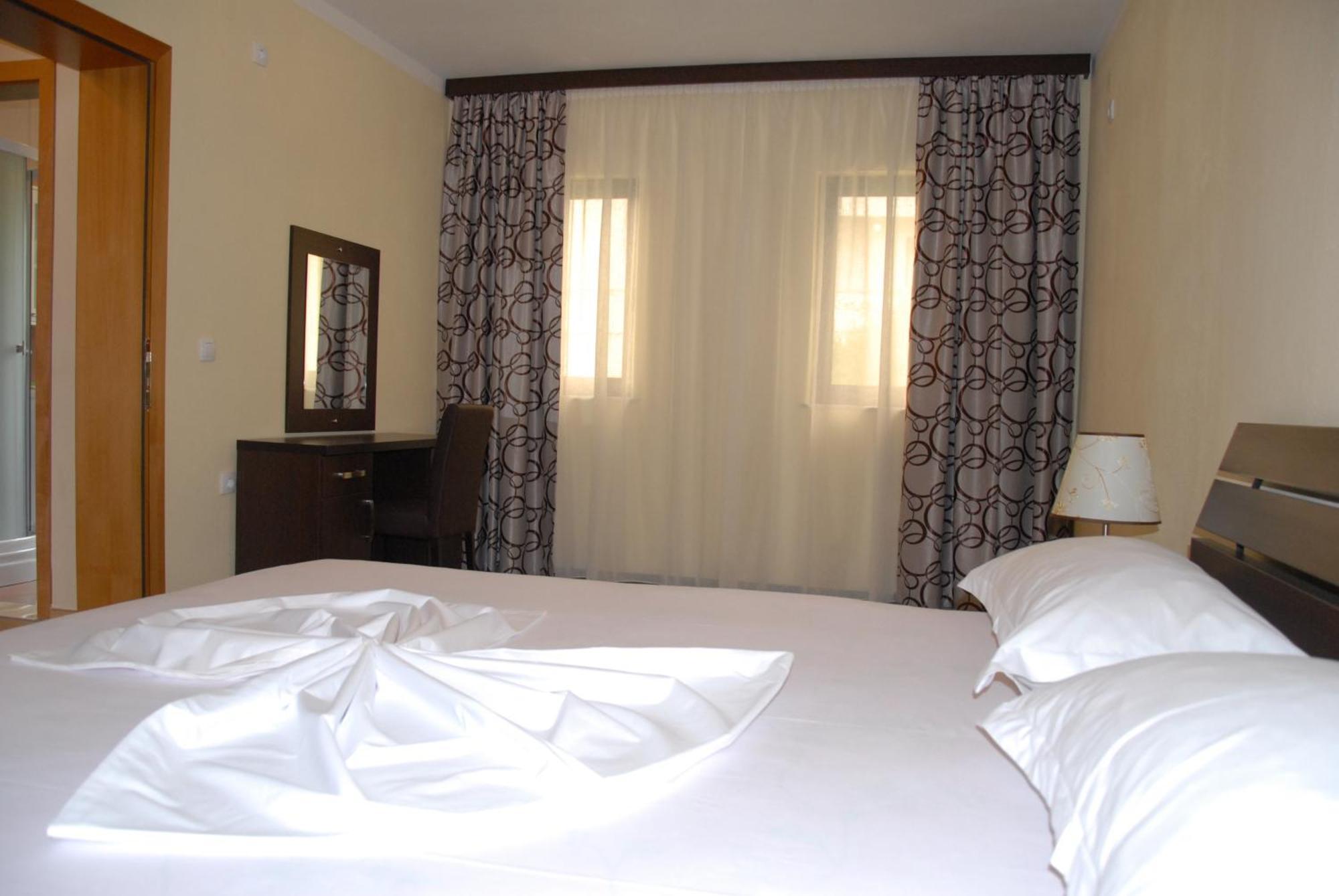 Guest House Evropa 2 Ulcinj Ngoại thất bức ảnh