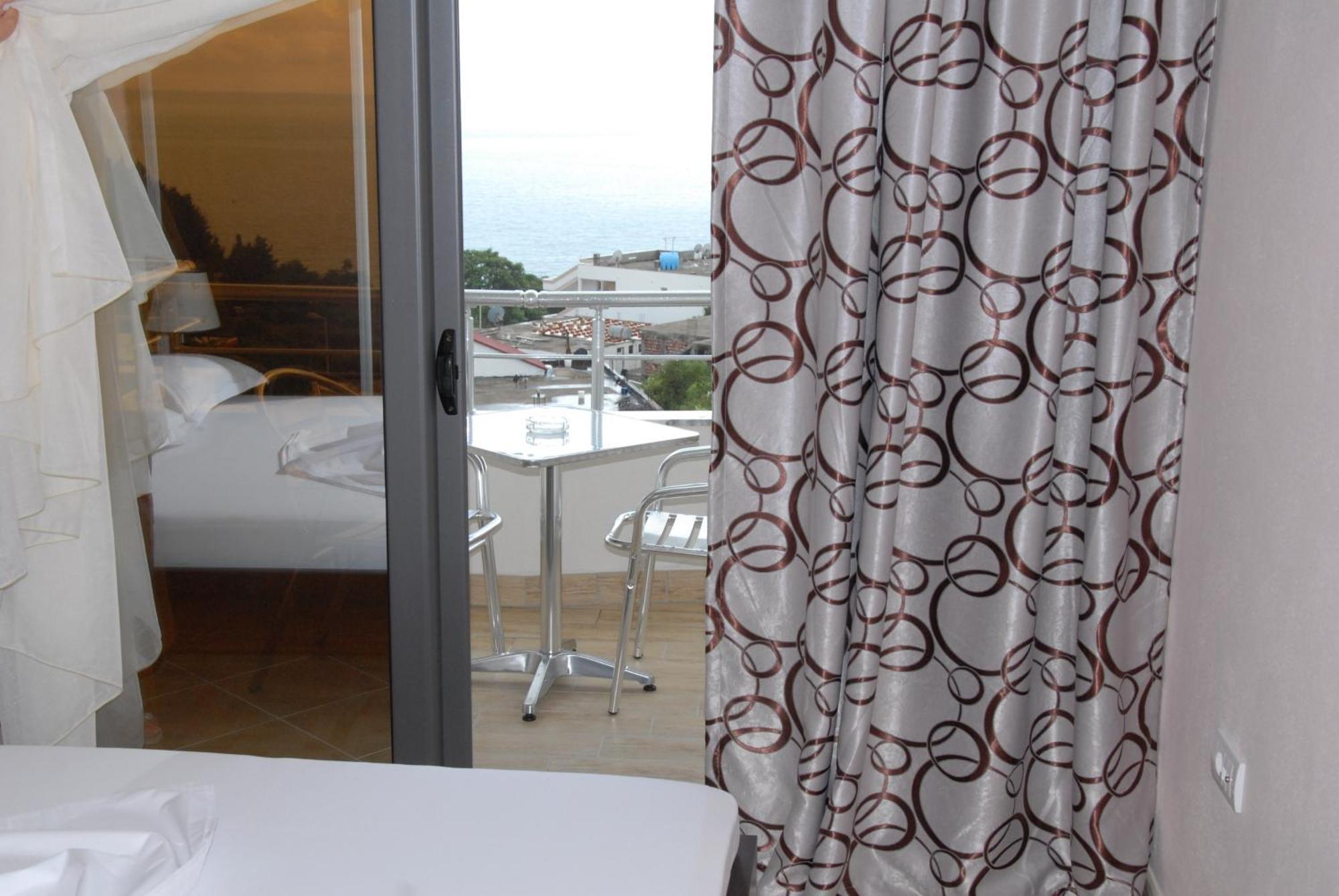 Guest House Evropa 2 Ulcinj Ngoại thất bức ảnh
