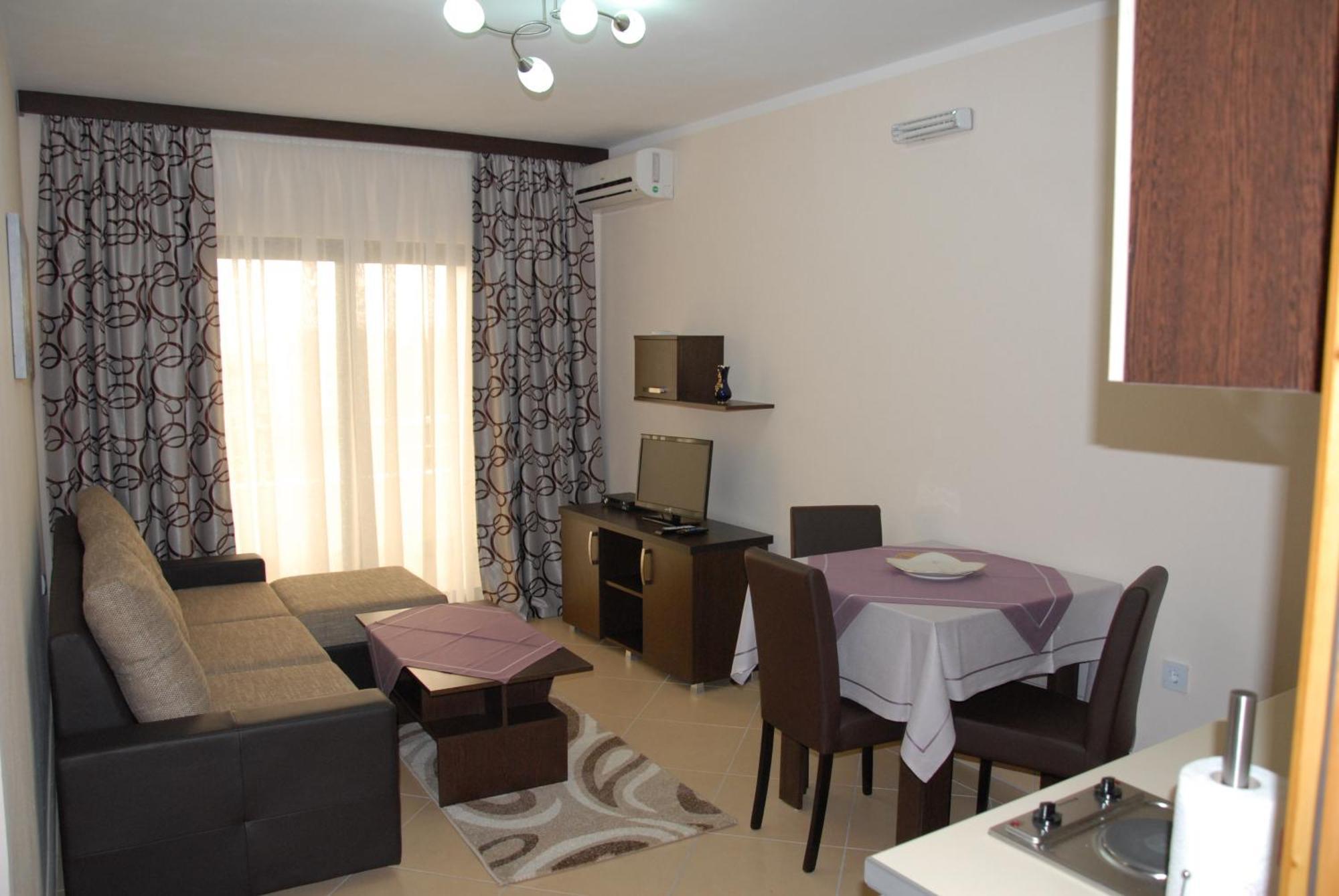 Guest House Evropa 2 Ulcinj Ngoại thất bức ảnh