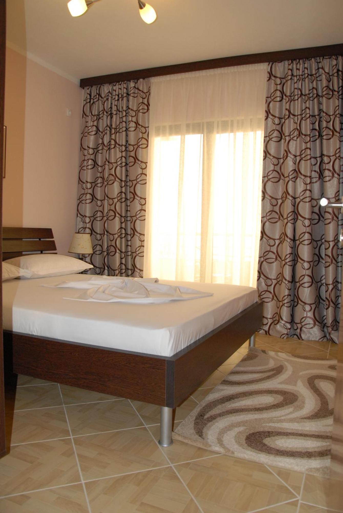 Guest House Evropa 2 Ulcinj Ngoại thất bức ảnh