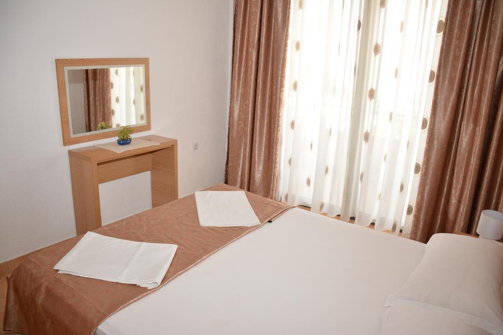 Guest House Evropa 2 Ulcinj Ngoại thất bức ảnh