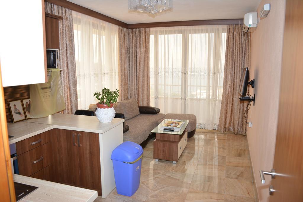 Guest House Evropa 2 Ulcinj Ngoại thất bức ảnh